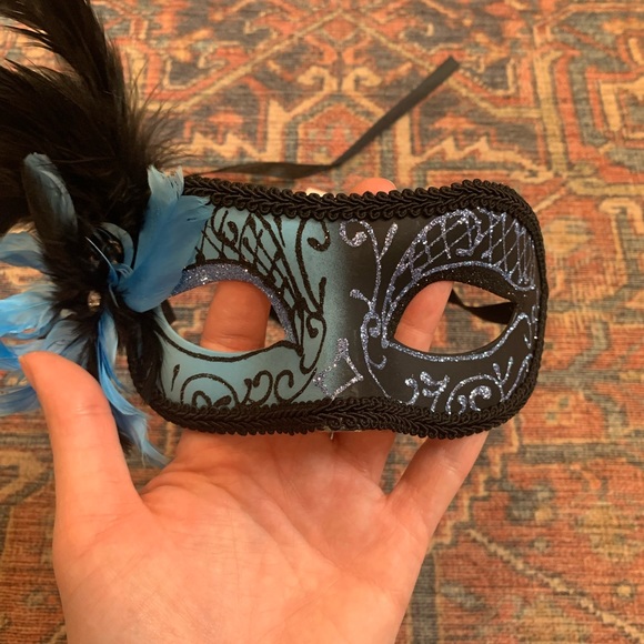 Mardi Gras Mask - Picture 7 of 10